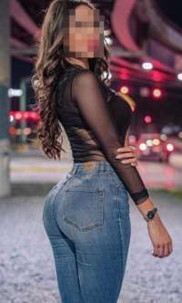 Pozcu Bayan Escort'un Baş Döndürücü Güzelliği ve Doğal Profili: Yıldız